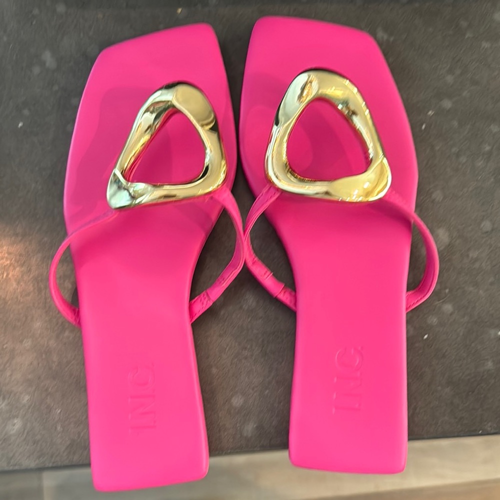 BNWT I.N.C. Women's Pink Sandals with Gold Accents BNIB